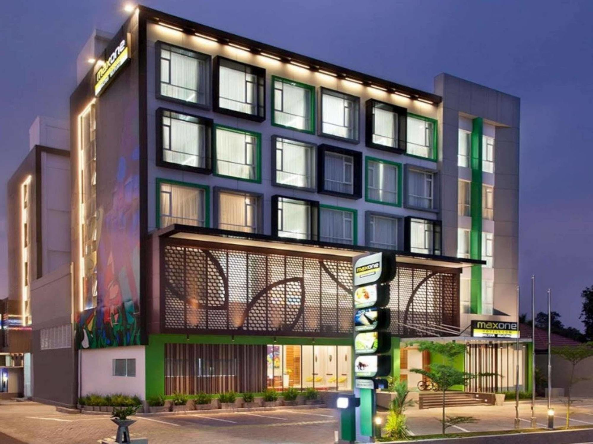 Dk Belstar Hotel Belitung Tanjung Pandan Eksteriør billede